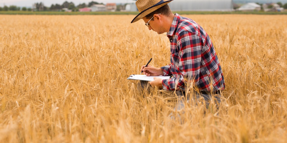 farmer-writing-on-clipboard-for-agricultural-accounting